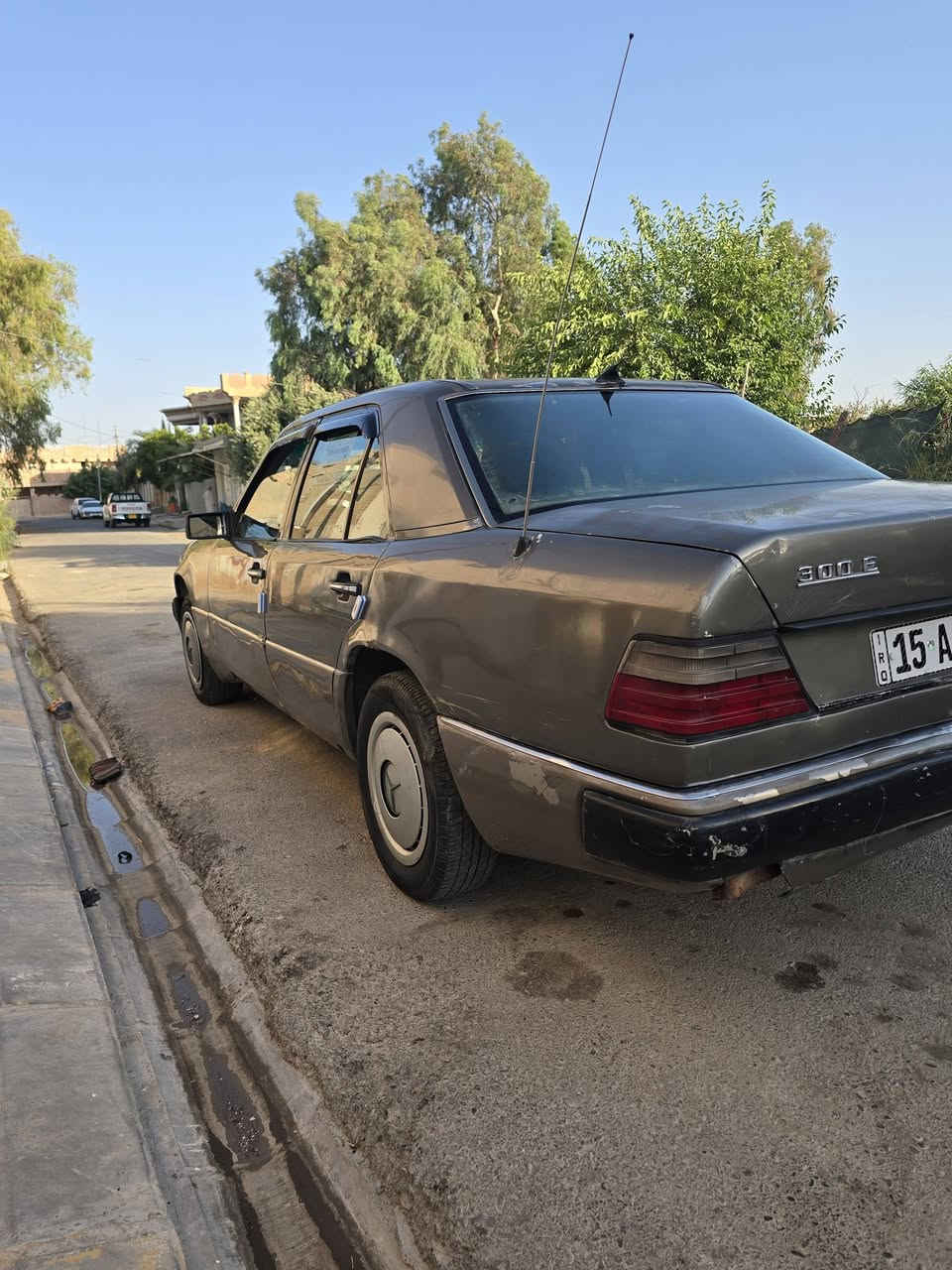 سلام عليـكم مارسيـدس دب للبيـع فقط #السعـر 38 وبيها مجال 

مارسيدس دب مديـل91 حجـم ثنيـن ونص سنويته لل31 كيـر ومحرك شرط كهـربائياته كله شغال ماعده التبريد نقص كومبريسر فقط مسجل شغال لايتات عالي ثلجي ناصي اصفر مرتبه سياره مابيه اي نقص معمره جديده ترايك وين متريد بسمي  تريد وكاله تريد تحويـل مكاني ديالى سعديـه الجبل ***********
