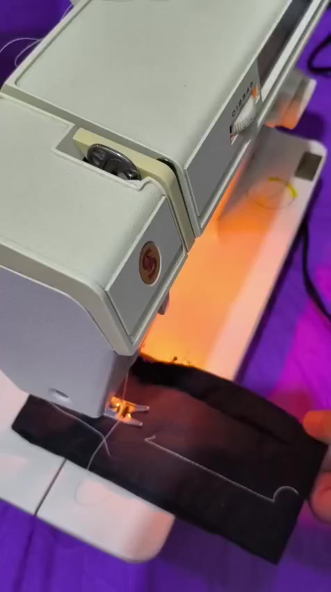 السلام عليكم اخوان مكينة سنكر الماني كلش راقية 12 مود خياطة وتطريز كل الانواع رقم الواتساب للاستفسار ***********
