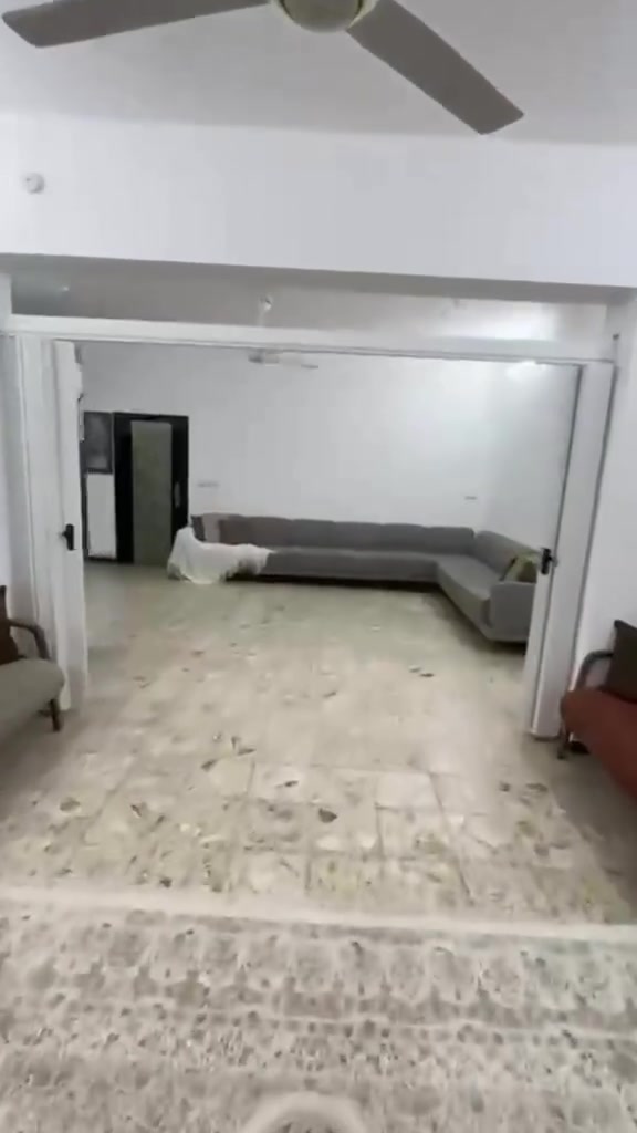 دار للبيع 🏡 حي الغري ٢٠٠ متر 
طابقين ٤ غرف 
بناء نظيف وخريطه راقيه 
قرب متنزه الغري العائلي
***********
