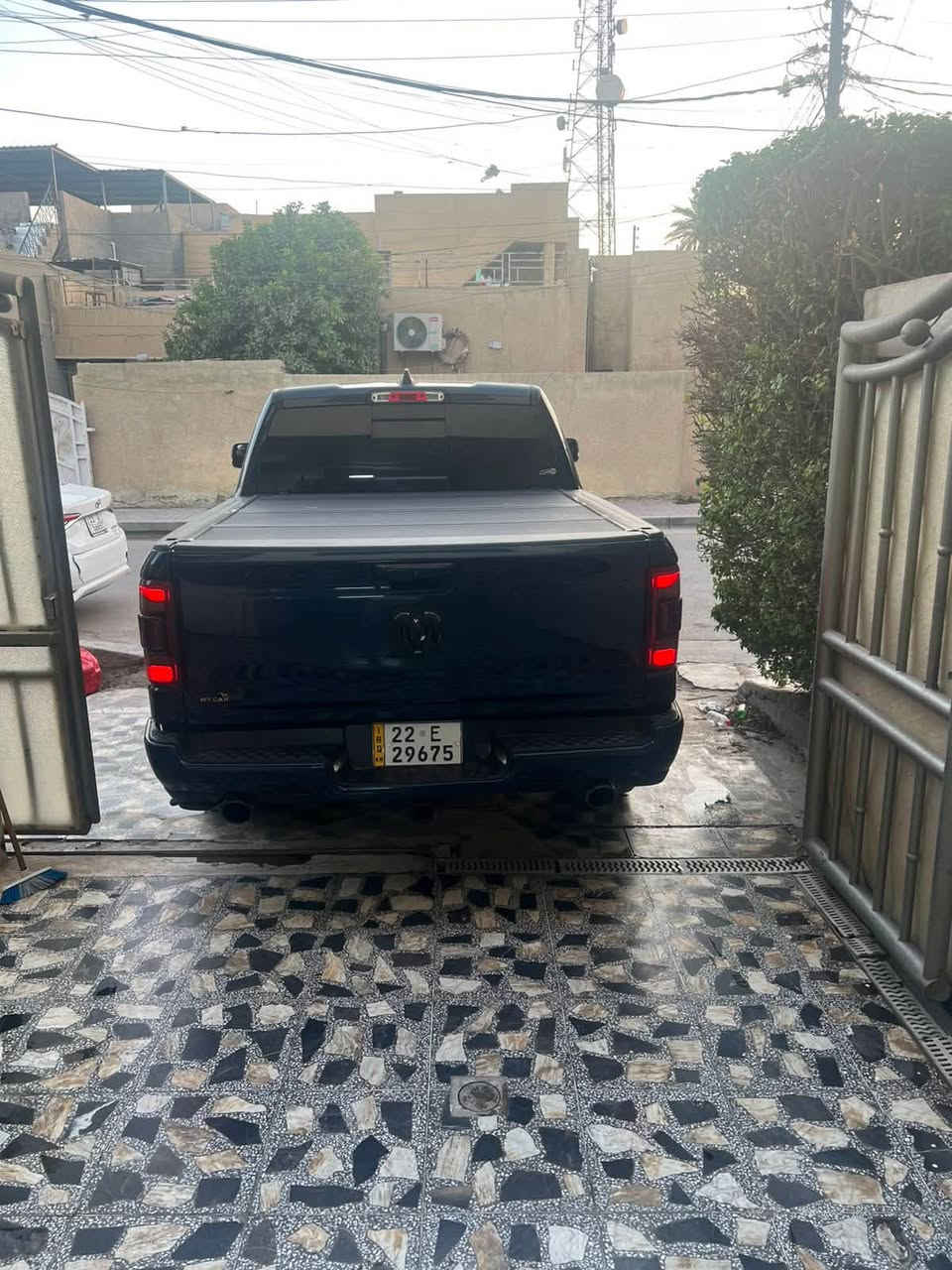 اسلام عليكم للبيع دوج رام لارامي لمتدد 
فول مواصفات واحد على واحد 
حادث السياره خفيف جدا بارد فقط بدون صبغ
الموديل 2022 
حجم المحرك 5700 هيمي 
فور ويل ماشيه 50 ميل 
المواصفات 
فول داخل Vip 
كشنات كهربائية + ميموري 
بنرامه 
سستم دمام هاردم كارلم 
فول رادار 360 درجه 
تحديد مسار .+ توقيف ذاتي سايد ابريك كهرباء
شفتات استيرن بيها بعد اهواي مواصفات 
السيارة جديدة وجاهزة من كلشي مابيها اي نقص 
الاستفسار اكثر اتصل ***********
عنوان السيارة بغداد الدوره 
اخوان مكلف بالنشر للاستفسار اتصل على صاحبها
