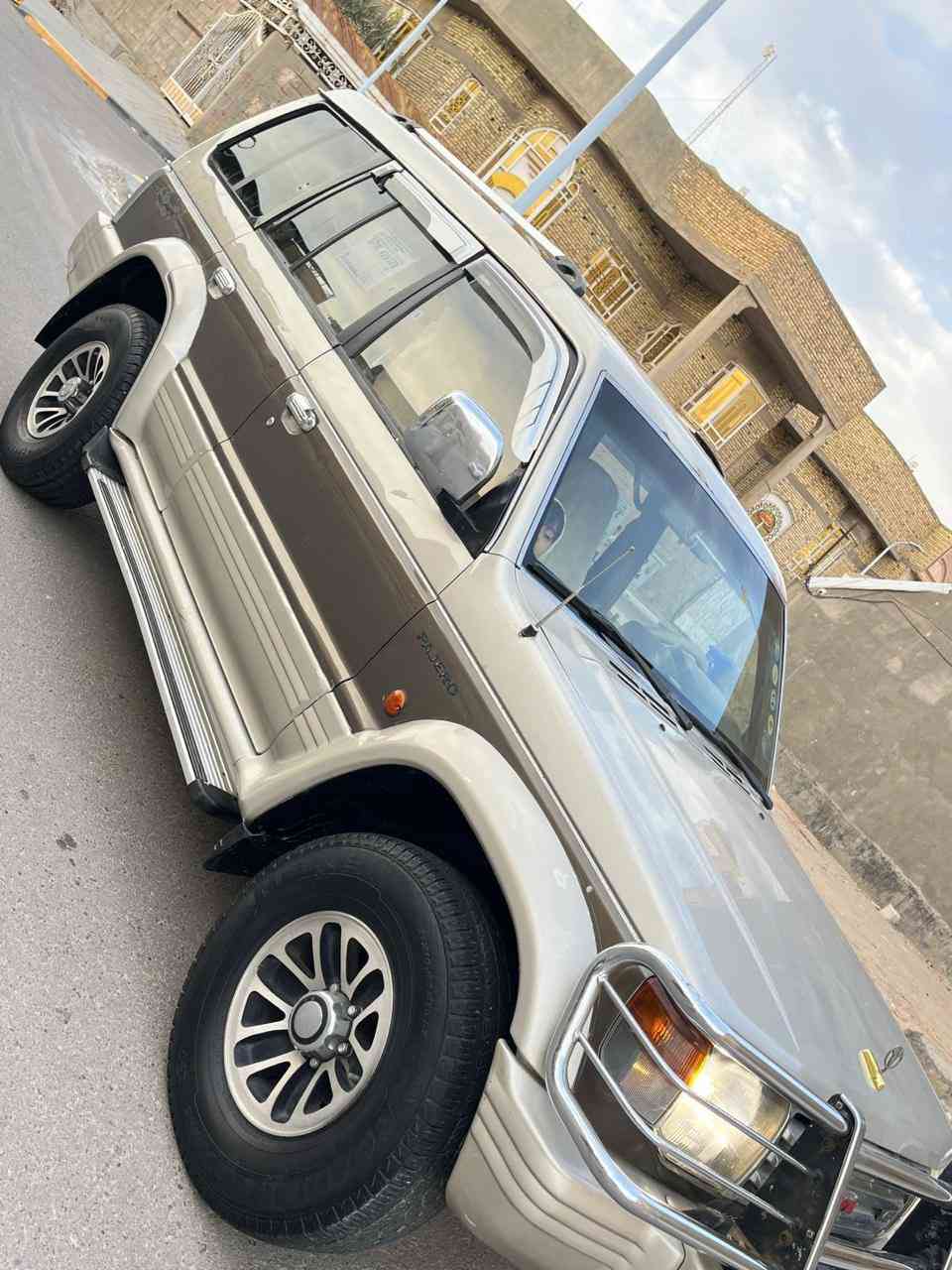 سلام وعليكم جيب باجيرو مكفوله من الكص ونقل الجثه وضربه وصبق مكينه وكير جدد رقم بصره انكليزي سنويه مجدد 2030  حداد جديده جاهزه  سياره من كل شي سعر 58 وبيه مجال قليل رقم الهاتف *********** لعنوان بصره زبير حي صحفين
