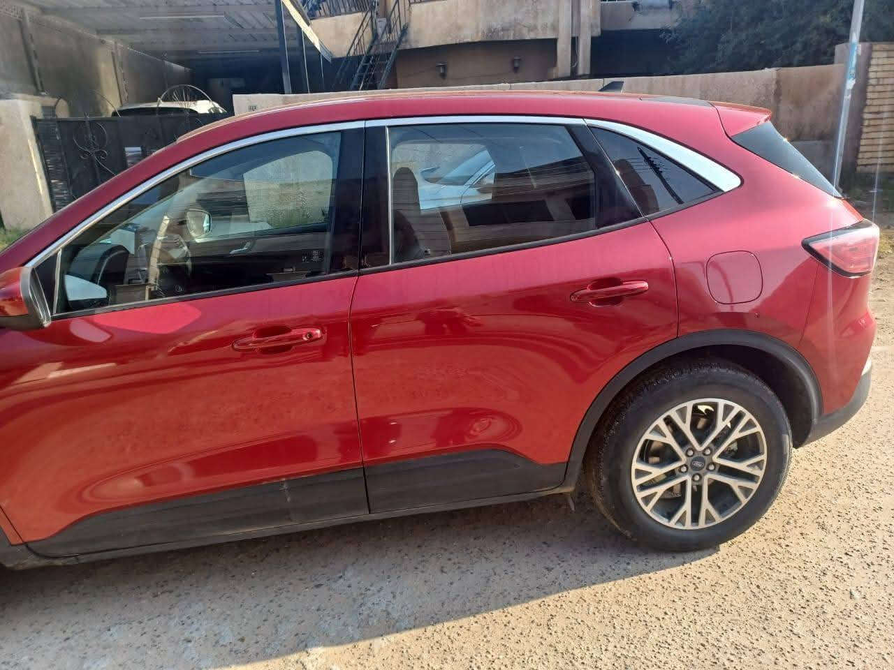 السلام عليكم للبيع فورد سكيب هايبرد                                             موديل 2022                                                              فوال موصفات                                                             كشن جلد                                                                   كشن كهرباء                                                               بصمه تشغيل                                                          موصفات SEL                                                          محرك كير مكفول                                                         تخم تاير جديد                                                             صدر جديد                                                                   رقم بغداد تحويل ثاني يوم                                                        مكان بغداد العامريه                                                 للتواصل ***********
