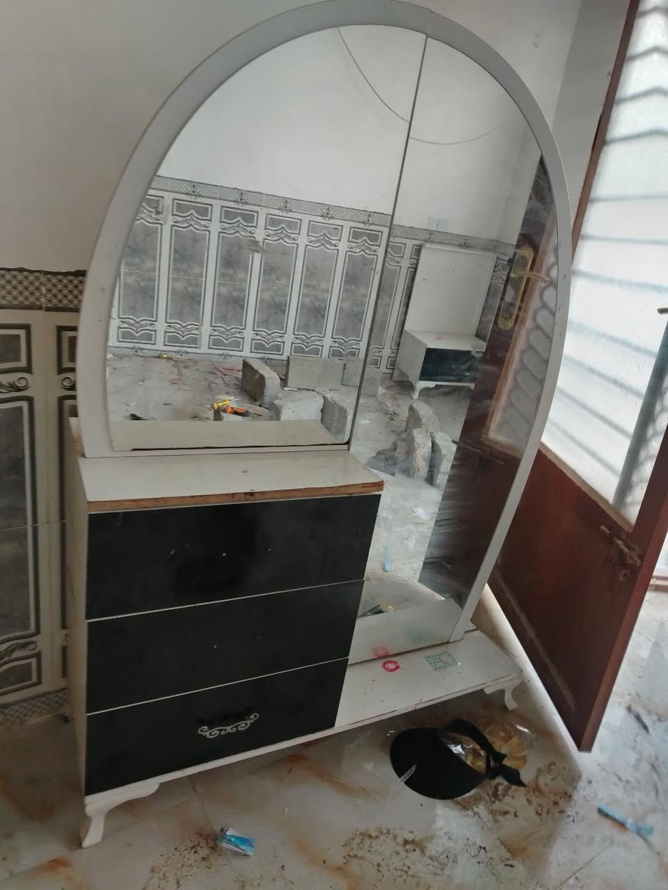 غرفه كامله البيع حته فليته اليوم السعر 250 
كنتور سلايت مكان جبيره ***********
