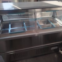 عارضة مقبلات جديدة بعدها ممفتوحه للبيع مكاني بغداد ألوزيرية 0771168358...