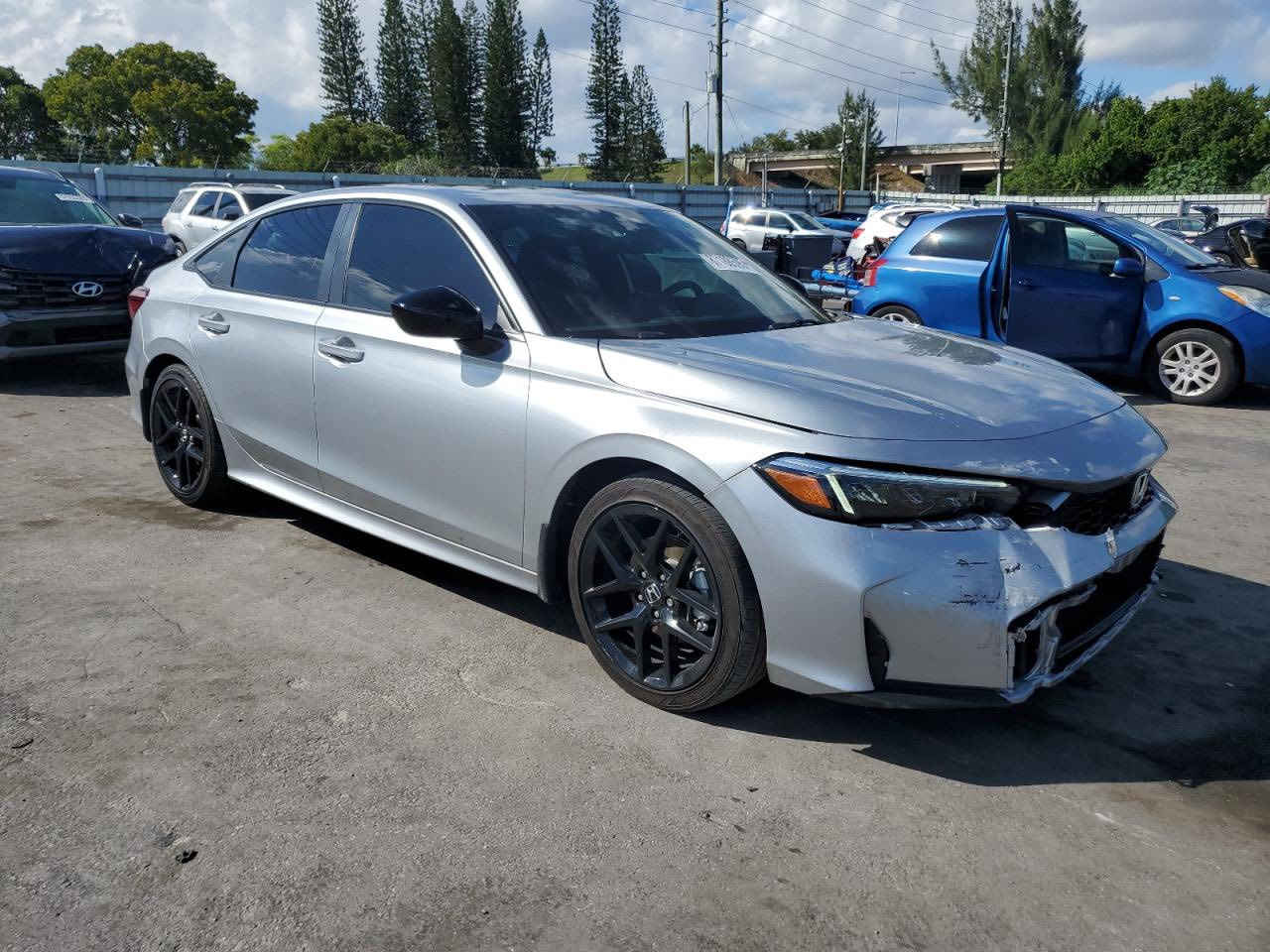 السلام عليكم
للبيع هوندا سيفيك 2025 

موعد الوصول 2/25 

تستلم واصل للحره ب 135 ورقه 

للاستفسار ***********
