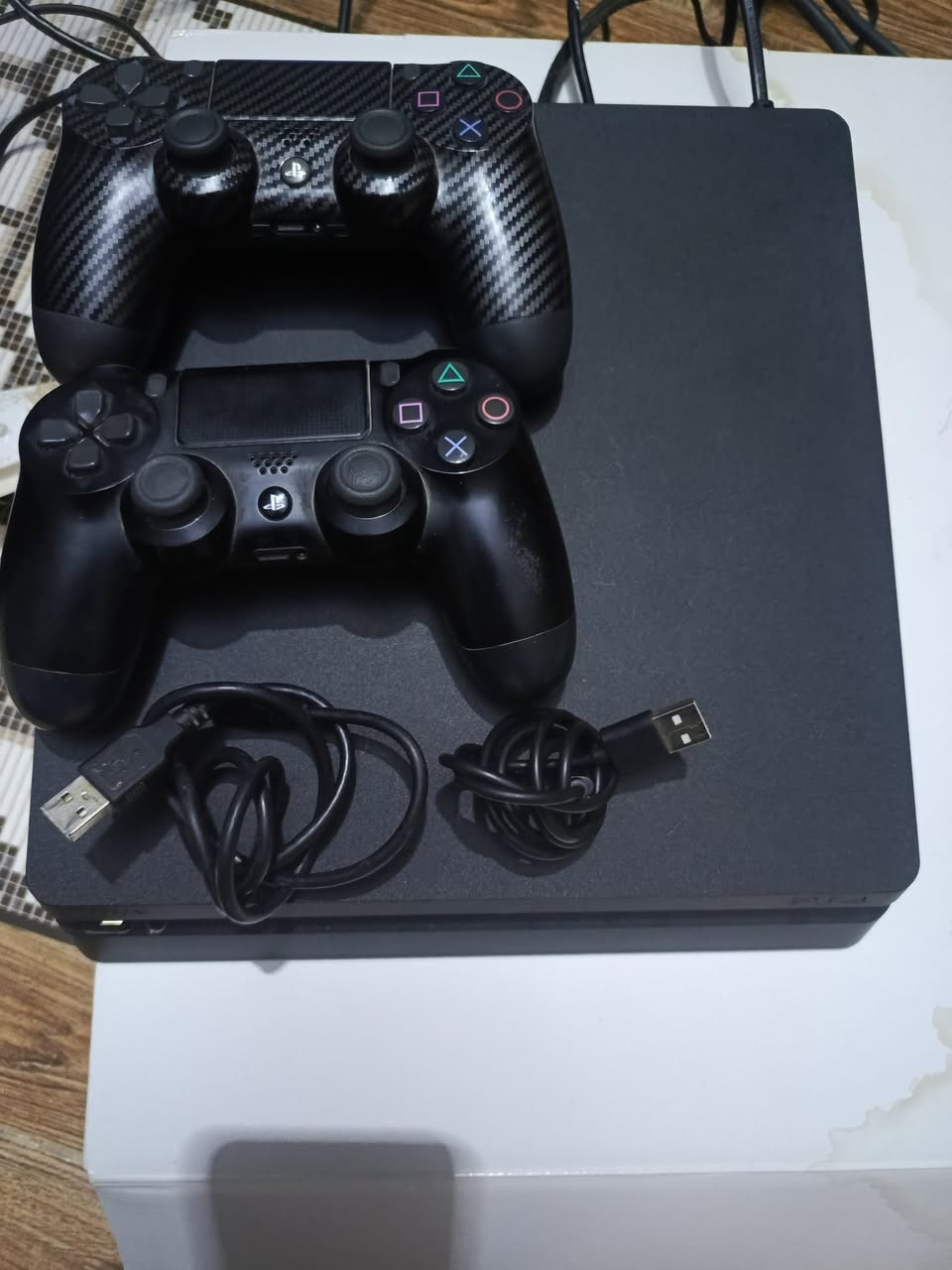 بلاي 4 سليم مال بيت اقسم بالله نظيف الجهاز وما متعوب بمكان البصره الزبير تواصل على رقم وتساب ***********
