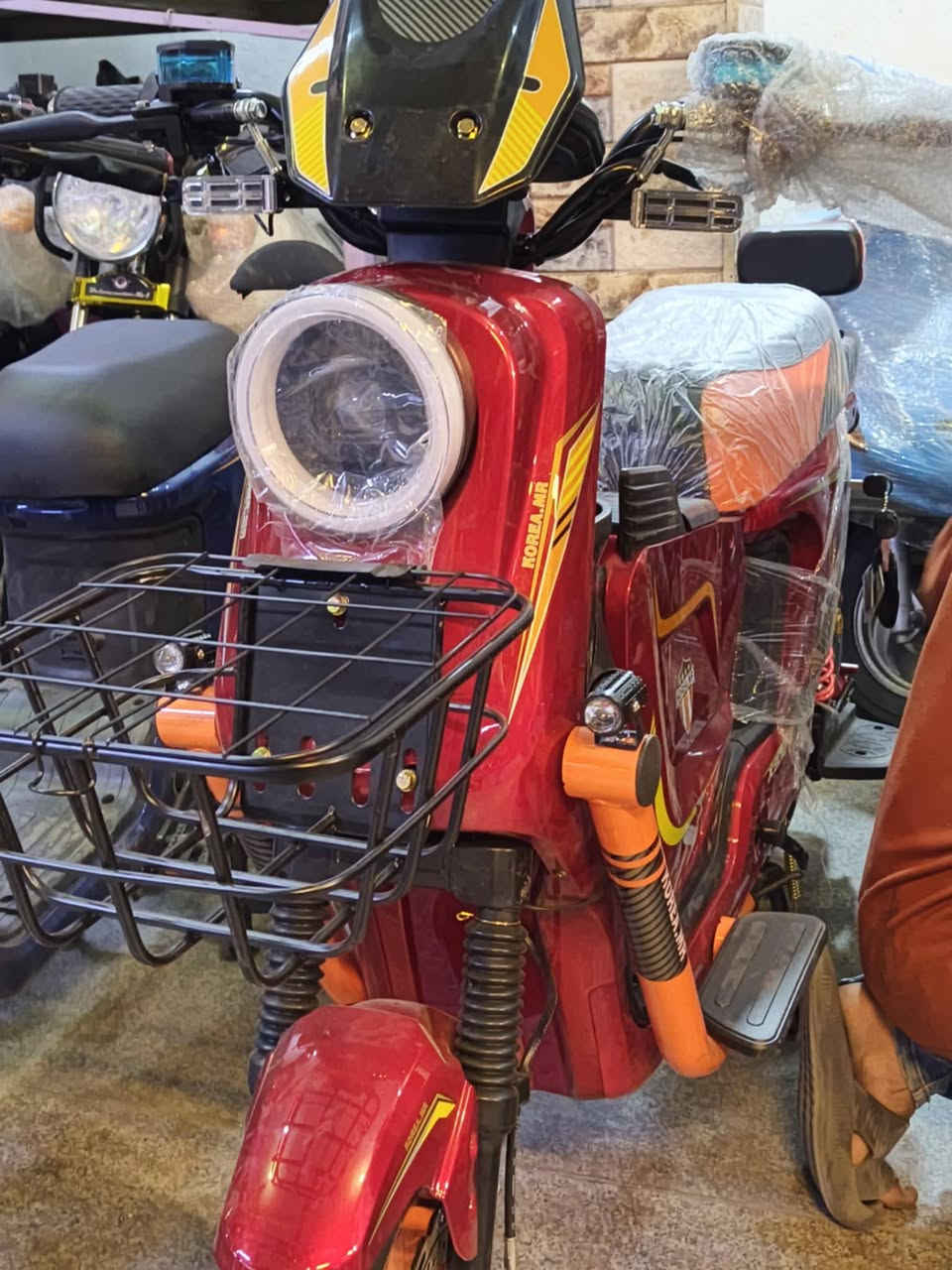 السلام عليكم دراجه شحن للبيع
نضافه 100/100 
مكاني حله /حي الجزائر 
بصمات عدد 2 سويجات عدد2 كارت عدد2
تشغيل عن بعد 
نضام بك 
نضام تثبيت سرعه 
أربع سرع 
صار له شهرين من مشتريهه 
شخص مابيه 
5 بطاريات 
السعر خاص 
هاتف / *********** 
*** مكاني حله حي الجزائر *** 
*** مديل ٢٠٢٦ ***
***السعر مناسب جدا ***
