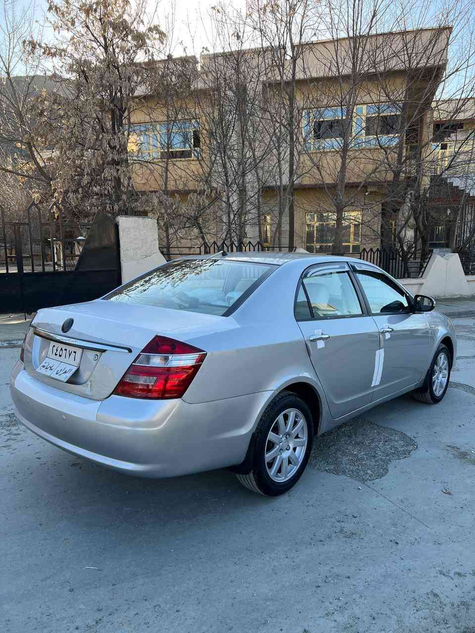 جیلی مۆدێل (٢٠١٣) - ١٤٠ هەزار ڕۆشتوە
بێ بۆیاخ بێ دەعم بێ کاڵ بوونەوە 

گێر عادى مەرغوب و بەنزین کەمەخوات 

گێر و مەکینە و کارەبایی بەشەرت تەبرید سارد و گەرم بەشەرت

چوار جام کارەبا _ قوفڵ مەرکەزی _ ناو زەرد _ بیلاد پەردەی دواوە _ حاسەی بەگ _ شاشە ئایپاد _ ABS _ ئاوێنە کارەبا و ئیشارەت

لید عەدەسە بەرز و نزم ئەکات

تازە ڕۆنی گۆڕاوە

سەنەوی بەسەر چووە 

شوێن پێنجوێن
 ٦٦ گەڵا و کەمێ مجال
***********
