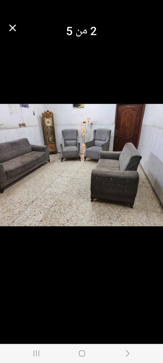 السلام عليكم ورحمة الله وبركاته 
تخم ٧ مقاعد للبيع تمام خالي من العيوب 
السعر ١٨٠ الف ***********
شهداء البياع
