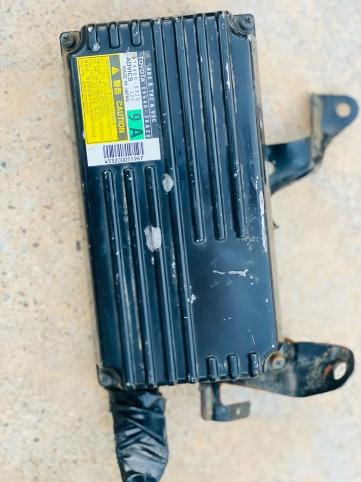 سلاو هاوریان پارچەی ماجیستا ٢٠١٢
🔶1-ABS ماجیستا  
🔶2-ABS / TRC / VSC Skid Control ECU عەقلی (abs)
🔶3-(Hydraulic Brake Booster) ماتۆڕی ناردنی ڕۆن بریک و خەزانەکەی 

 بە نرخی گونجاو خوار بازار
***********
