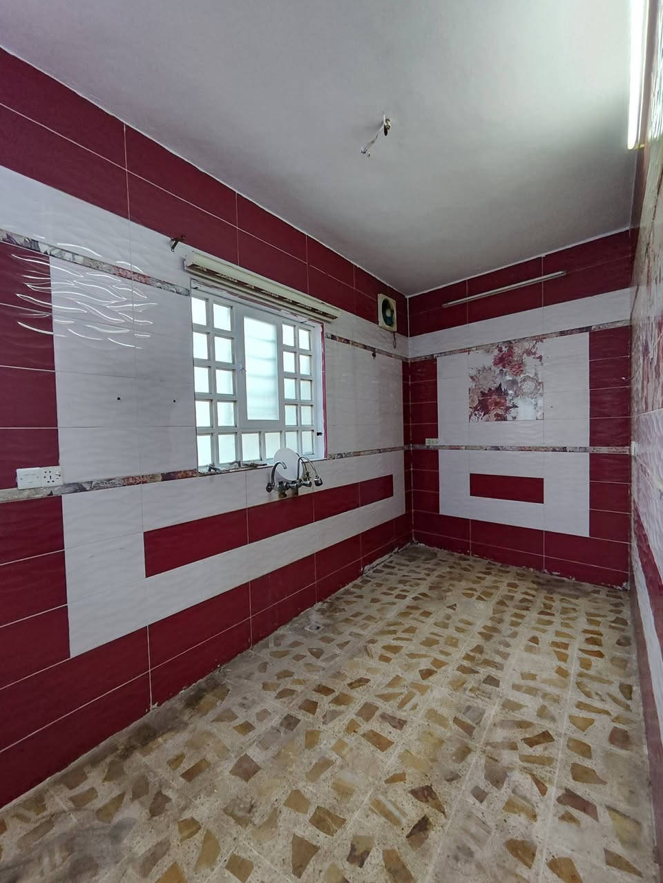 🔹دار للبيع في حي #الوحدة🔹
- مساحة الدار : 100 متر واجهة 10 متر
- شارع تبليط ثاني بيت عن #السايدين
- سند طابو 

🏠 تفاصيل الدار :- 
الطابق الاول :غرفة نوم، هول، مطبخ ، استقبال، صحيات 
الطابق الثاني : غرفتين ، هول ، صحيات  
السعر والتفاصيل داخل قناة التلكرام : 
https://t.me/baet_alhadhara
_______________________________________________
للاستفسار:- 
***********
*********** 
مراجعة مكتب بيت الحضارة للعقار:
 عنوان المكتب سايدين حي الوحدة قرب مول سانكو 2
