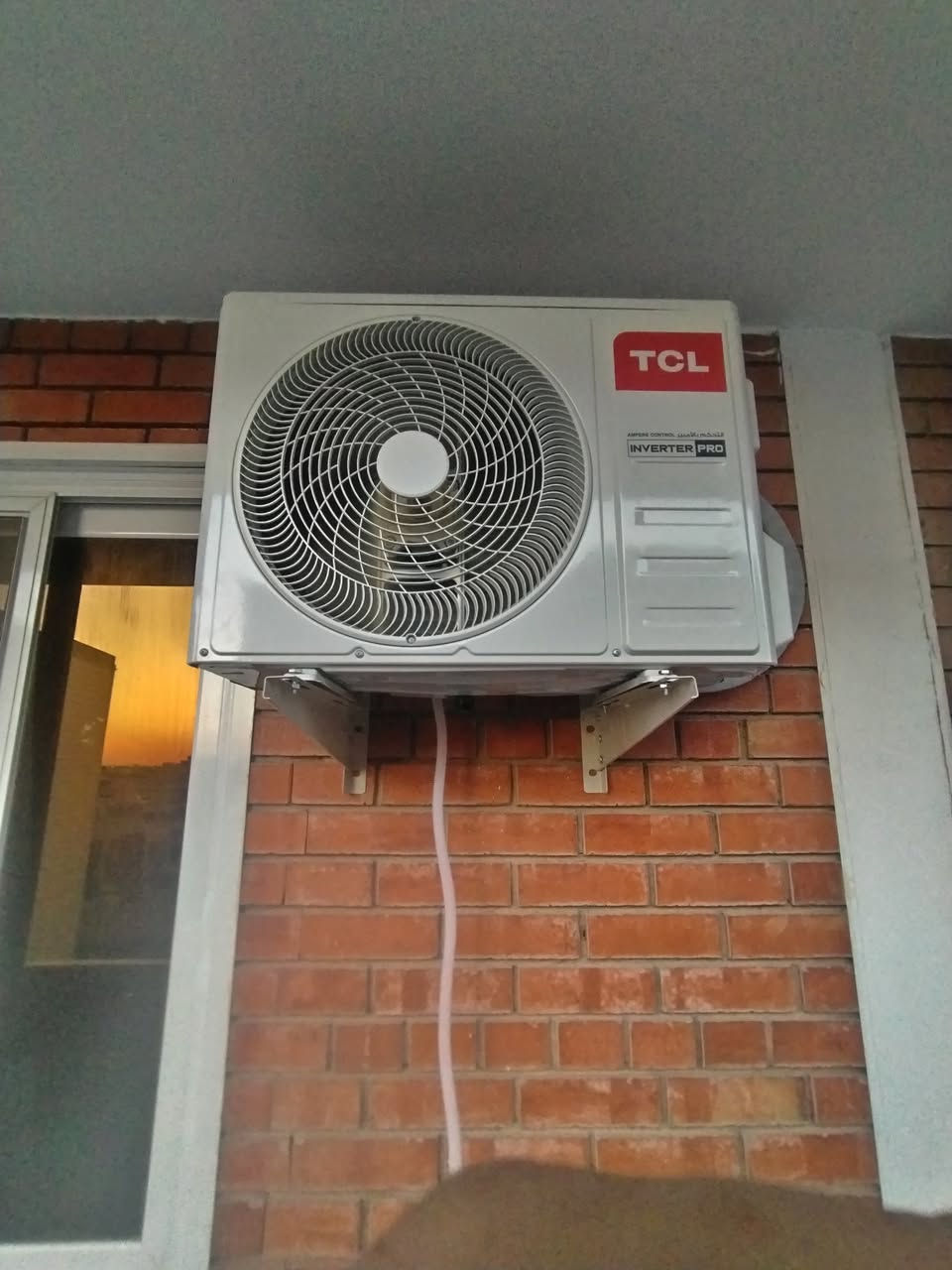 #تجهيز_تنصيب_صيانه
تم تجهيز وتنصيب تلث سبالت Tcl انفرتر  واحد طن في مجمع ايادي العدل 
الفني حسين 
*********** واتساب
