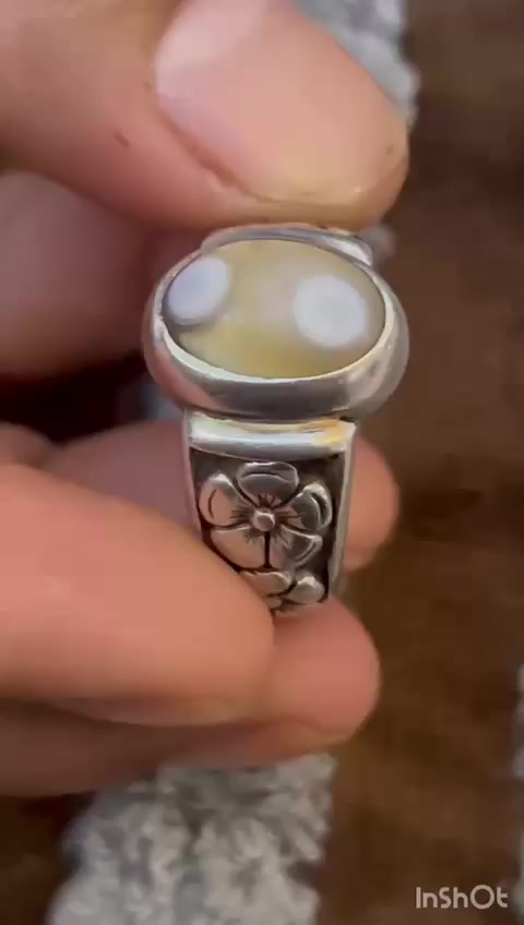 السلام عليكم اللهم صلي عل محمد وال محمد 
محبس تحفة من السليماني عينتين المكان بغداد حي النصر رقم المبايل *********** لايوجد توصيل السعر 75 الف
