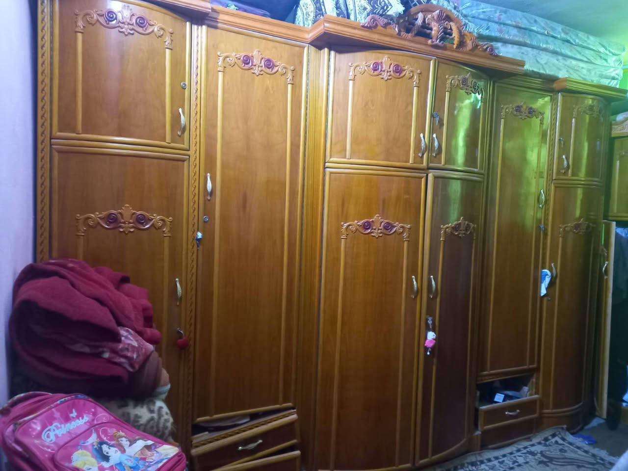 غرفه نوم مستخدمه شي قليل للبيع سعر ٧٠٠ وفيها مجال ***********
