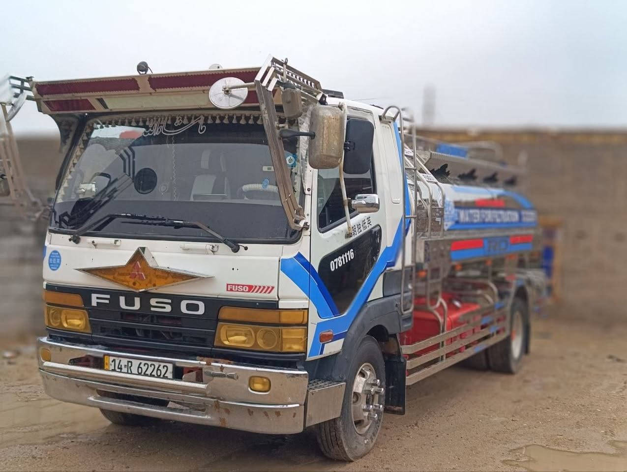 السلام عليكم فوزه بزون للبيع لسياره كفاله حته من لشخط لتانكي تفصال جديد صارله اسبوع  حموله 9 لسياره كامه كبل للشغل مكينه 16قبق اسود رقم بصره انكليزي 
مكان بصره قضاء المدينه 
الاتصال عله هاذا الرقم ***********
مراسله واتساب ***********
