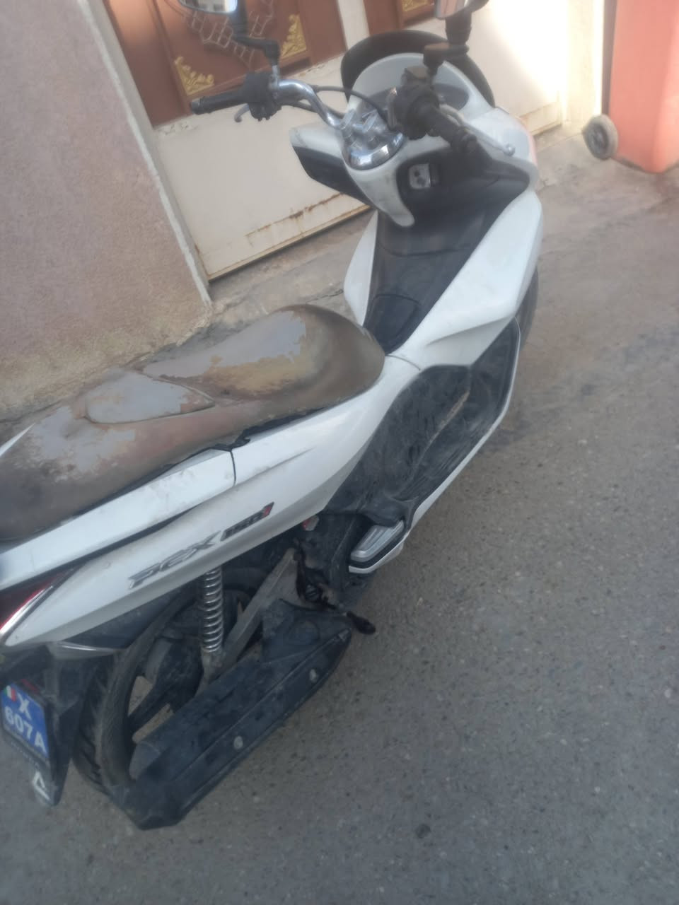 سلام عليكم دراجه بي سي اكس جيل الأول نظيفه جدا نكره سلف محرك ناعم شلعه فول كهربائيات كله شغاله اوراق كامله حساسات كله شغاله سعرهة ١٢٠٠ مليون وميتين الف وبيه مجال للشراي مكاني بغداد العبيدي رقمي *********** ودراجه ماشيه ٣٠ الف
