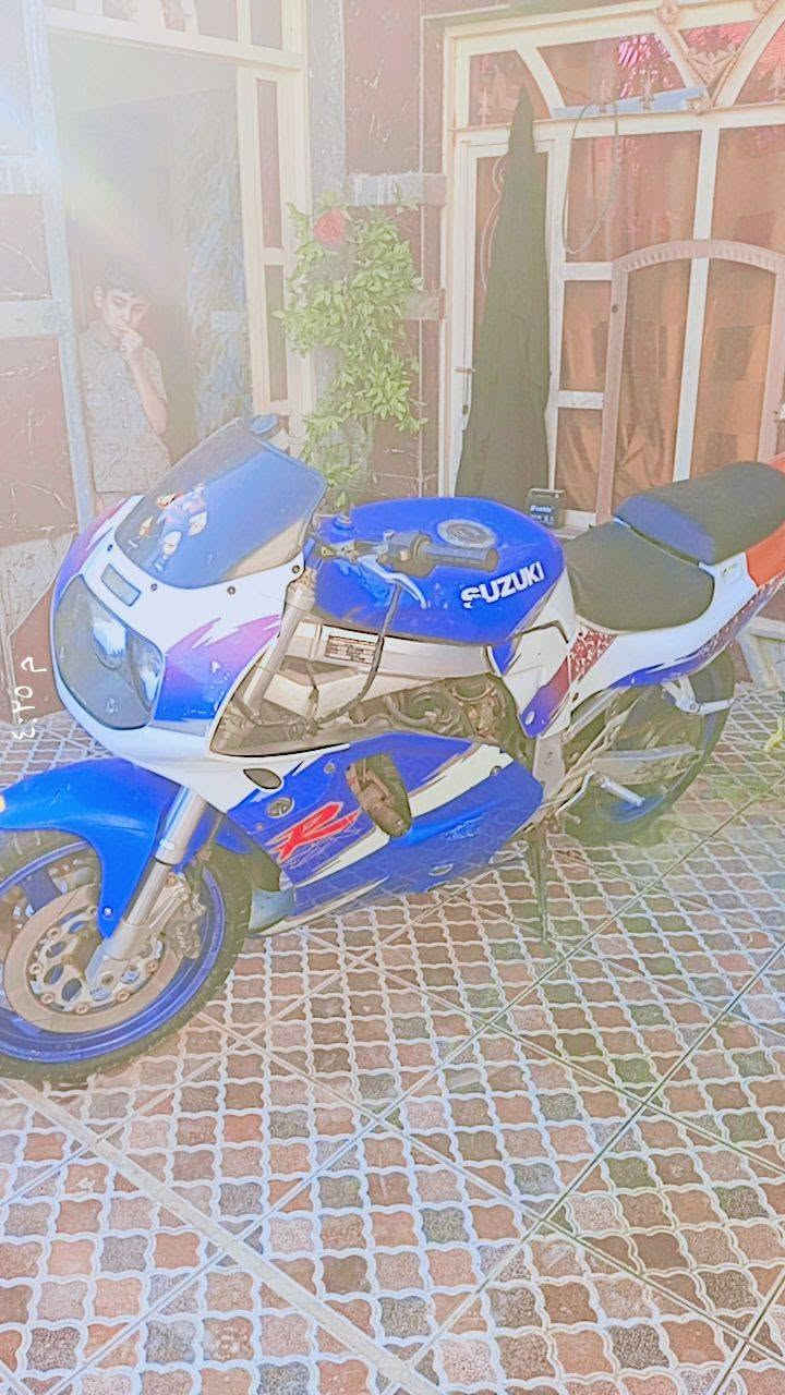 سلام عليكم دراجه محرك
750بل جيس

الدراجه نضيفه كلش
اورق كامله ومكمركه يعني گبل ترقم
مكاني بغداد ابو غريب 
وبس بل 12ورقه خواتهه ليعرف بيهه سعرهن ٢٠ بس بسبب الضروف 
تصال ***********
