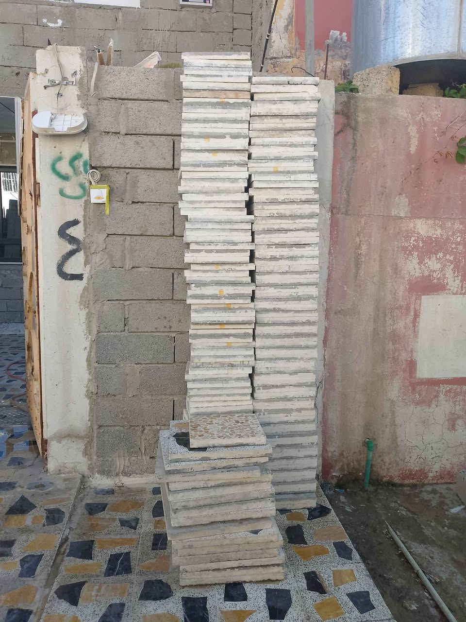 بيع كاشي موزاييك العرض 30*30 سعر الكاشية الواحدة 500دينار العدد 150كاشية الموقع الموصل حي التحرير 
للأستفسار على هذا الرقم ***********
