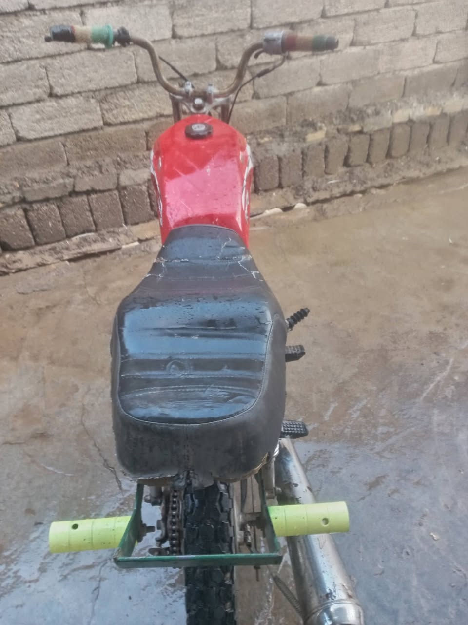 سلام عليكم موطور نامه الفين 2021.
نظيف كلشي ما عبزو سعر 250 مكاني كياره رقمي ***********
