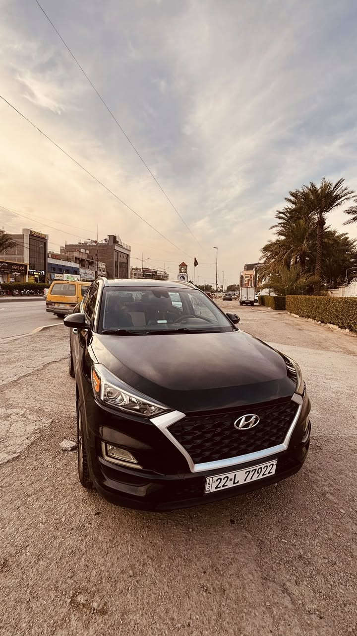 السلام عليكم .ورحمة الله وبركاته
توكسان لون اسود للبيع موديل2021 امريكي/ رقم اربيل بأسمي.
حادث بنيد نفسة وايرباك ستيرن راجع سستم. دعامية وشباك نفسهن بس لايت مبدل. 
ماشية 55 الف - محرك 2000
مواصفاتها Htrak - مود قيادة / رارد امامي وخلفي ومرايا / توقف ذاتي / قيادة ذاتية /  دفع رباعي / بصمة تشغيل وابواب وترحيب/ شاشة car play / تدفئة مقاعد / لايت وبگ لايت ليد / كاميرة دوراة / سايد بريك كهرباء وبقية مواصفات الـHtrak..
سيارة جاهزة وتخم تاير جديد ميشلان / هزة جديدة ومابيها نقص
دعامية خلفية نطخت هنا بالعراق وتصلحت فايبر كلاس
السعر (195) ورقة ..للاستفسار الاتصال 
***********  
اي استفسار اني بالخدمة.. وشكراً
