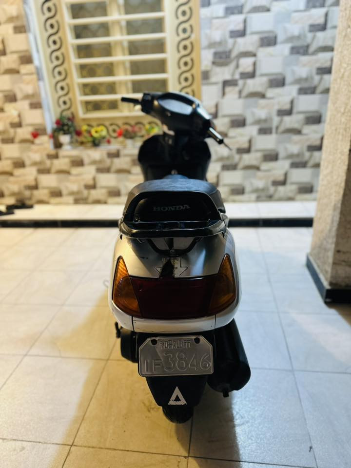 سلام عليكم سبيسي للبيع كفرات اصليه بس الامامي تجاري  سوادات اصليه تايرات جدد كهربائيات شغاله مكينه ناعمه كلش خرسه قفل جنطه وستيرن سعرها 800 بيه مجال شي بسيط مكاني كوت انوار الصدر للاتصال ***********
