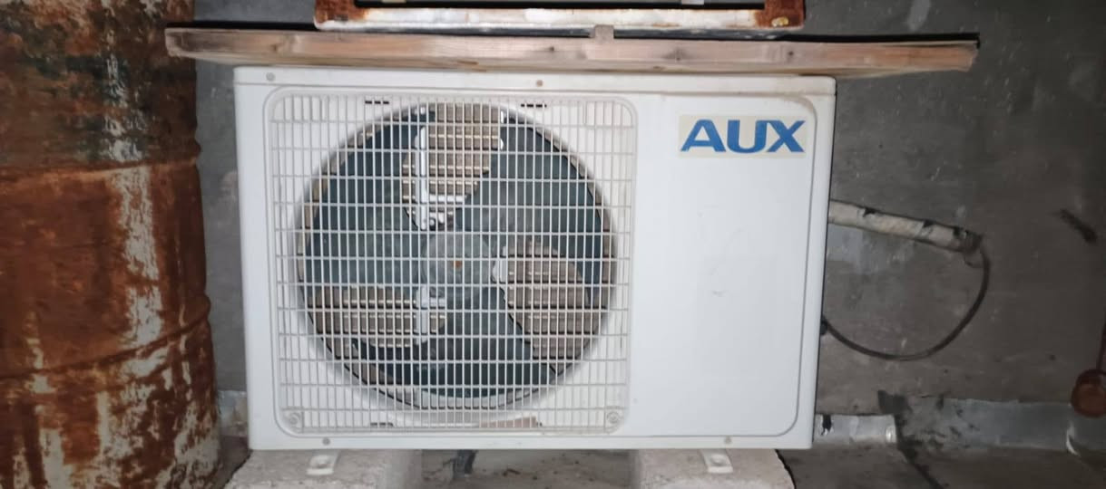 سلام عليكم ورحمة الله وبركاته سبلت اواكس طن ونص مره وحده صار بيه ليك القطعه الداخليه وصلحته ورجع تبريده ثلج حاليا السبلت مشدود تجي وتشغله وتفحص وتشوف برودته سعره 250  بيه مجال طن ونص العنوان قضاء  شط العرب الجزيره الفيروزي ع الشارع العام هاتف***********
أبو عباس متوفر واتساب
