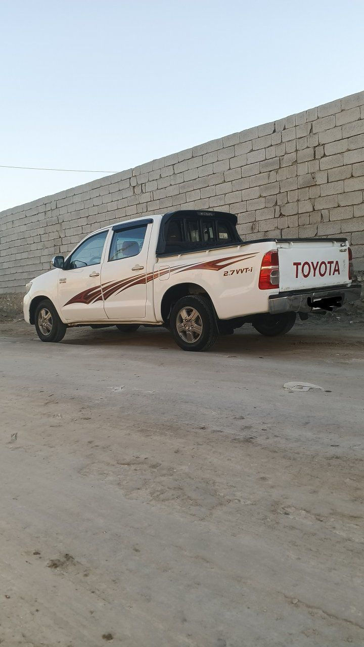 السلام عليكم سياره بيكم هايلوكس 2013شاصي 19گير ومكينه وحداديه جدد خير من الله رقم نكليزي واسط  رقم الهاتف ***********   ************ مكان السياره ناصريه
