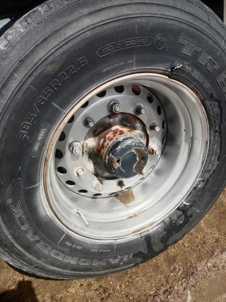 ***********
السلام عليكم دنكير حرفش لبيع
هوه وتايراته كامل
