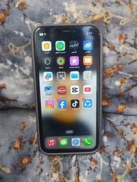 آيفون XR • ٦٤ • بطارية ١٠٠