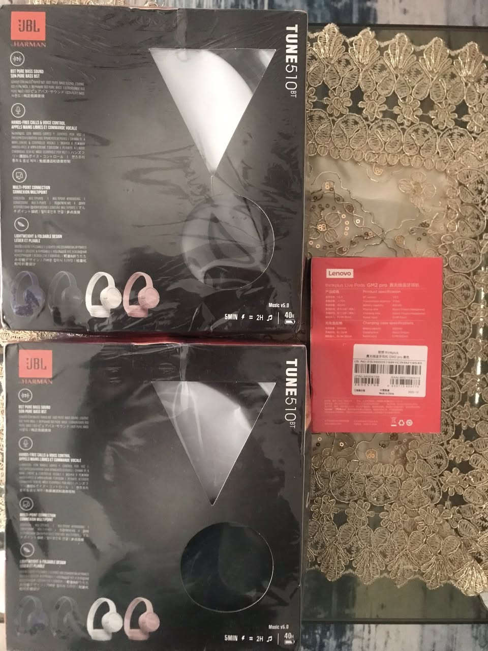 اخوان عندي هذولة السماعات والايربود بعدهم بالسليفون ماعرف اسعارهم ادفع بيهم سعر وبالعافية جديدات مامفتوحين .
متوفر توصيل
***********
