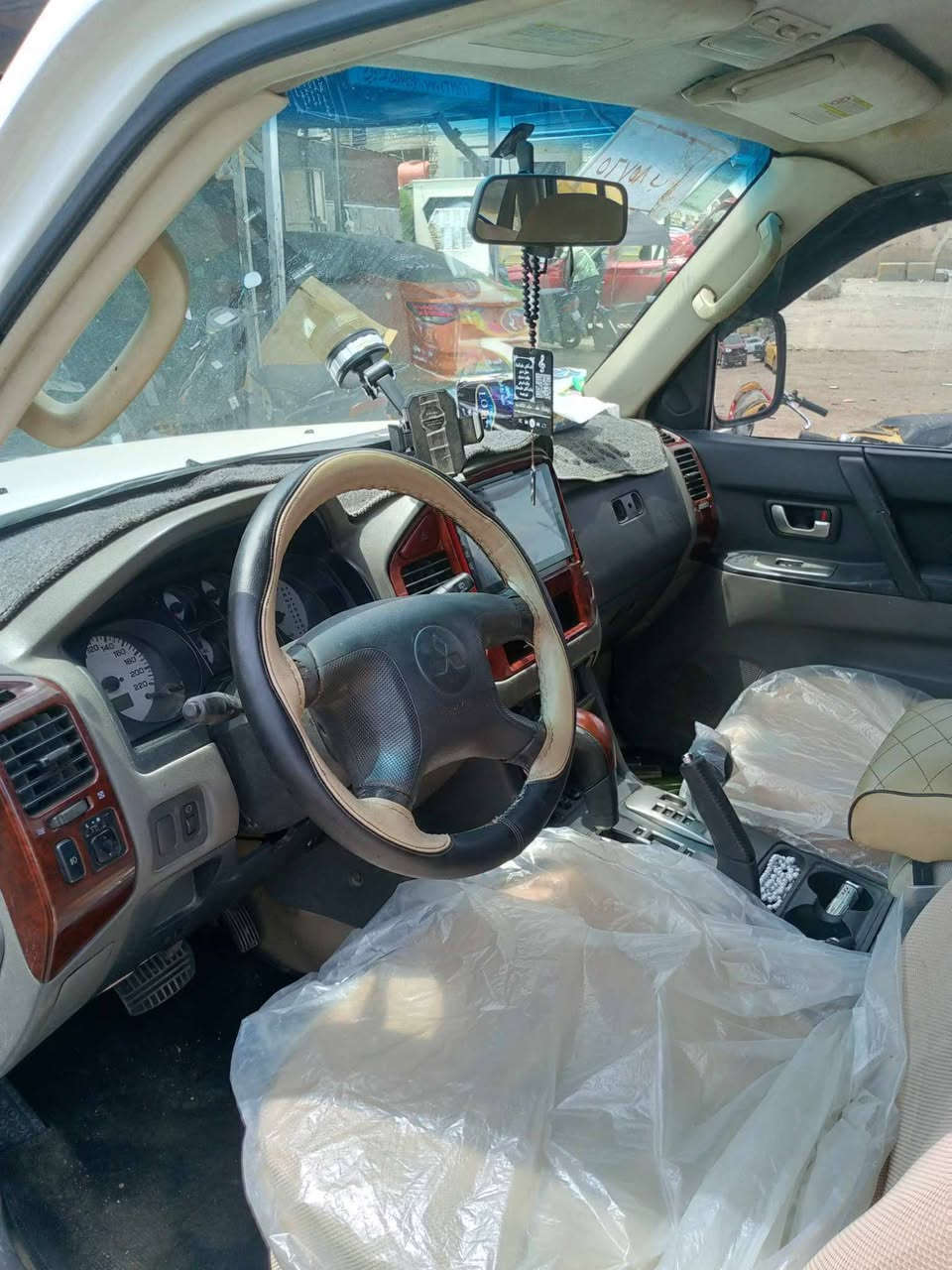 السلام عليكم باجيرو 2006رقم بغداد سياره مجفيه ومعمره تبريد ٣قطع شغال ثلج كهربايتهه كلهه شغاله ليت زنون دمام خلفي مصبوغه حزام ترايك للبصره سنويه بسمي ابيع هاذ الموجود رقم بغداد مكاني بغداد مشتل السعر 75 قفل قفل ***********
