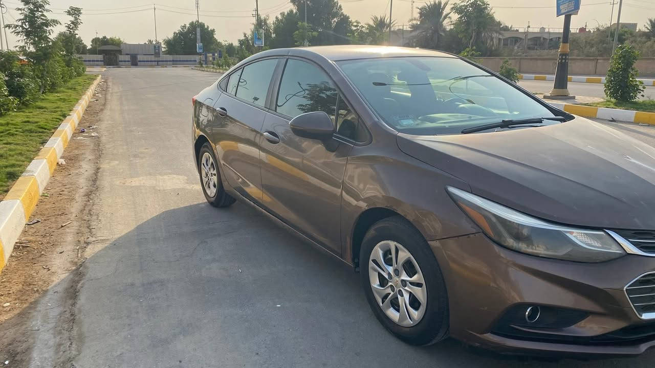 السلام عليكم
شوفرلية كروز موديل 2019 
رقم ذي قار بأسمي تحويل ثاني يوم 
ماشيه 100 الف كيلو 
وارد امريكي حادث بنيد وجاملغ ايربالك ستيرن طاك فقط 
كير ومحرك وحداديه وتخم تاير كله على ايدي وجديد 
سعرها90 وبي مجال ***********
