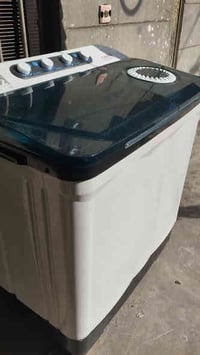 عندي غساله لبيع حجمها 30كيلوو نظيفة كل عيب مابيها  سعرها 125وبيها مجال...