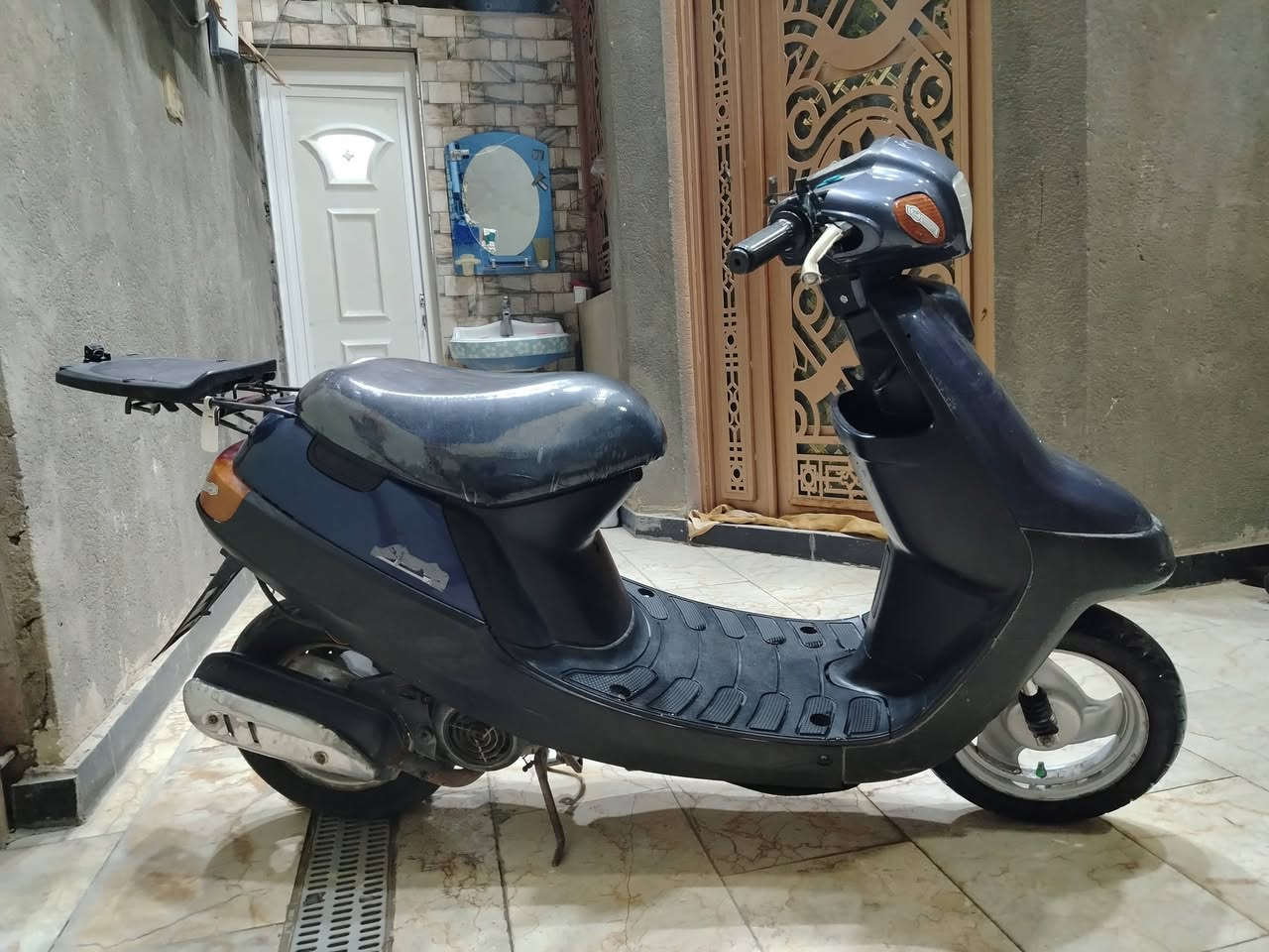 السلام عليكم دراجه بتره للبيع دراجه مفتوح بنزات جدد بوربينات مال تاير كدام جدد بريك توه نشد جديد بلك جديد كابريتر توه منضفه دراجه هندر واحد  دراحه عوزه بس باتري سعره 300وبيه مجال بكاني ناصريه مركز *********** رقم واتساب

