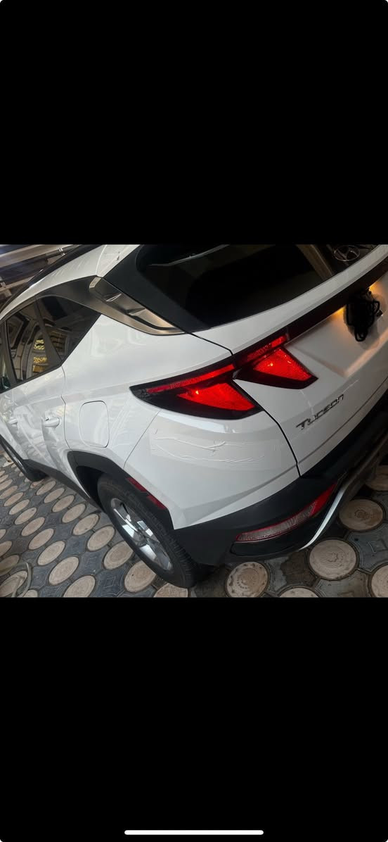 توسان للبيع موديل ٢٠٢٣بدون رقم تترقم جميع المحفظات السياره بسمي حدثها بيبان لمبدلات جدات السياره حلوه ماناقصهابرغي حلوه بدون شخوط بدون باردبجم كفاله مكينه ٢٥٠٠ماشيه ٢٨مكان السياره حله السعر١٨٨وبيها مجال صورالحادث بل منشور***********
