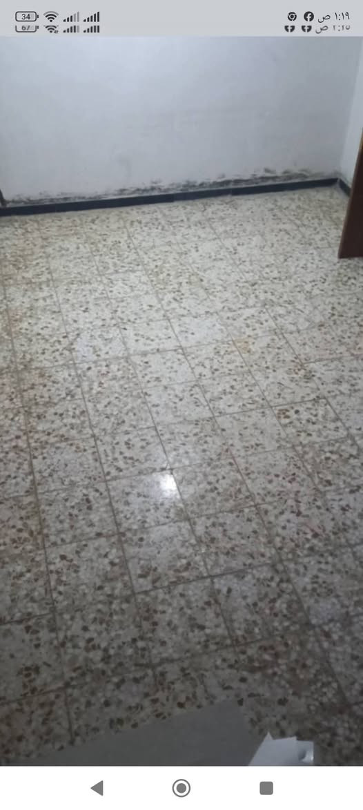 الدار للايجار المساحه 200م طابق واحد غرفتين وصاله ومطبخ كليدور مجمع صحيات داخل وخارج  حي الصحه قرب بيت ابو النسر مبلغ الايجار 350 للاستفسار ***********
