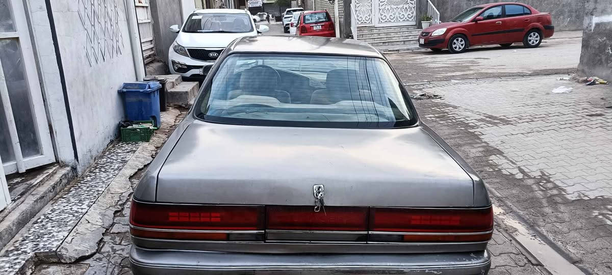 السلام عليكم شيزر للبيع موديل 1992 مصبوغه جماليه سنويه ساقطه مكينه ونجي اصرافها انسه رقم نجف راعيها هم بالنجف السعر 37 وبيها مجال *********** النجف, العراق

