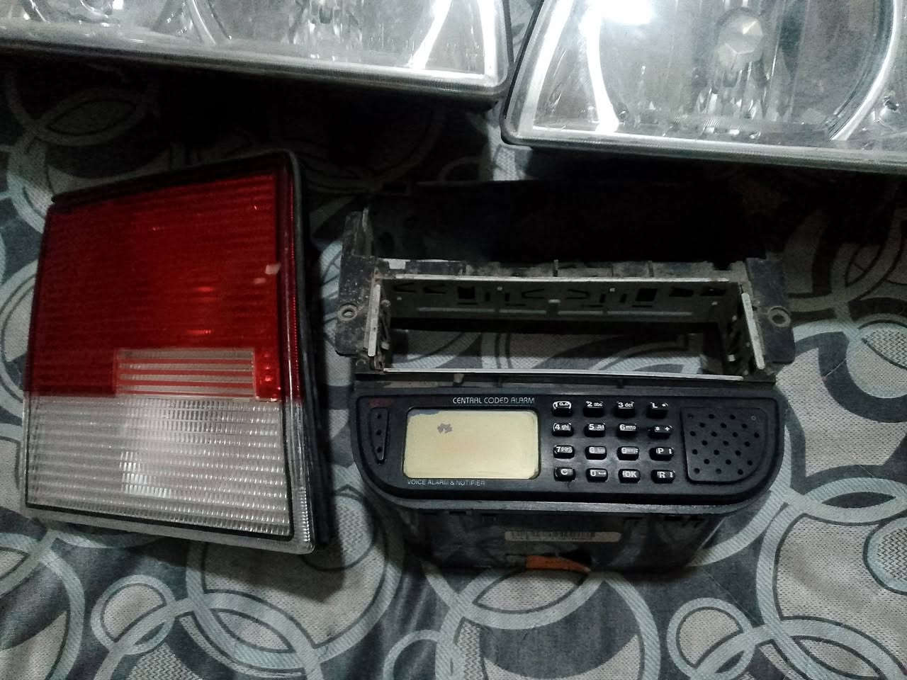 سلام عليكم لايتات سمند نظاف وبك لايت تك واحد جه صندوك وناطقه جانت مشدودة بسيارتي شغالة وشديت تاب وفتحته وحاليا مادري بيه تشتغل لولا
لايتات وبك لايت 25 وناطقه 10 لاف مكاني بغداد دورة  ***********
