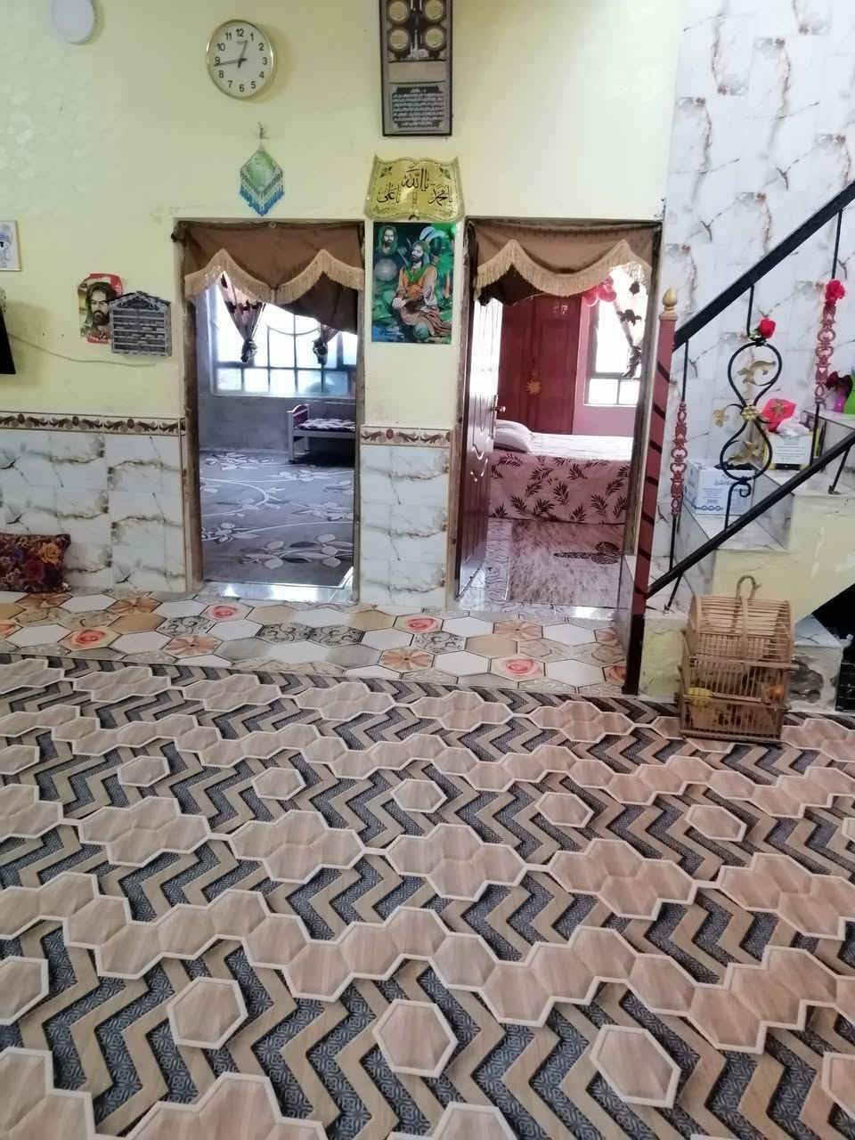 السلام عليكم بيت زراعي للبيع مساحه 240 متر باسمي مداور ثاني يوم مكانه ديوانيه قضاءه الشافعيه قرب البلديه يبعد عن الشارع 150 متر الاتصال على الرقم ما اتواجد على الفيس***********
