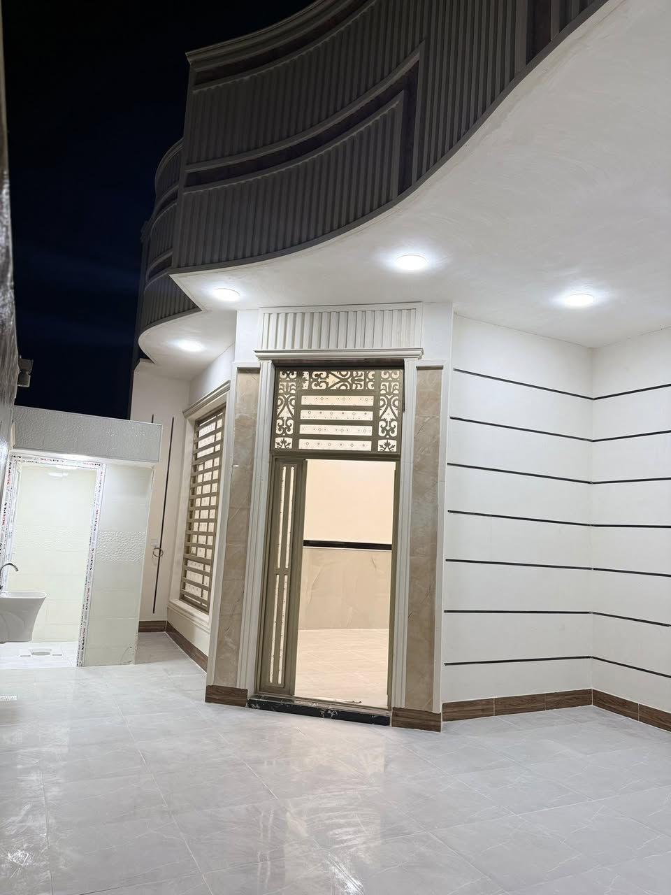 يا الله يا محمد يا علي الدار 🏠 للبيع المساحة 200 متر بناء 🔨 حديث درجة أولى في نهاوند الثالثة 3 قرب المدرسة الوارث لابتداية للا ستفسار وإلا تصال مباشر صاحب العقار ***********
