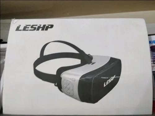 نظارة الواقع الافتراضي LESHP 3D VR Headset المخصصة
للهواتف الذكية.
المواصفات والميزات الأساسية
التحكم المدمج: تتميز بوجود أزرار تحكم جانبية على هيكل النظارة لتغيير مستوى الصوت، والتحكم بالفيديو، والرد على المكالمات دون الحاجة لإخراج الهاتف.
الاتصال: تدعم الاتصال اللاسلكي عبر البلوتوث لربط عناصر التحكم
بالهاتف الذكي.
التوافق: متوافقة مع معظم الهواتف الذكية بنظامي Android و iOS التي يتراوح حجم شاشتها بين 4.5 إلى 6.0 بوصة تقريبا.
الراحة والرؤية: تحتوي على حزام رأس مرن وقابل للتعديل، مع عدسات تدعم تعديل المسافة البؤرية ومسافة النظر لتناسب المستخدمين (بما في ذلك من يعانون من قصر النظر) .
اول تم 10@


**إذا كنت صاحب هذا الإعلان وتريد حذفه لأي سبب، رجاءا أرسل رسالة إلى الدعم الفني**