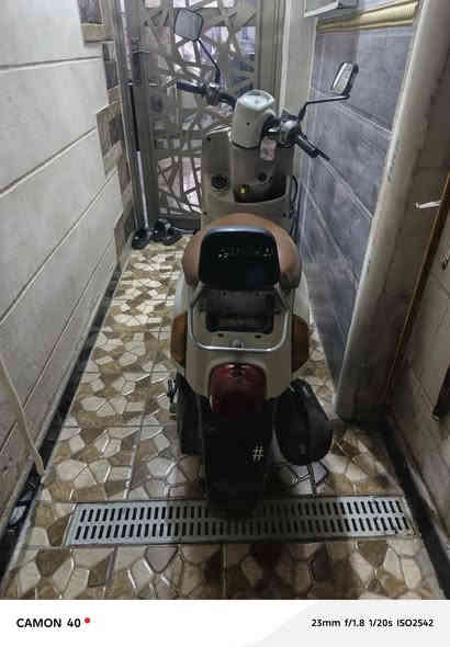 السلام عليكم بوليس كريمي ناقصه جاملغ امامي و قبق باتري بس الدراجه مكينته مال رمبه ما ماشيه هواي شلعه معدل خير من الله
مكاني الوشاش السعر خاص رقم ***********
