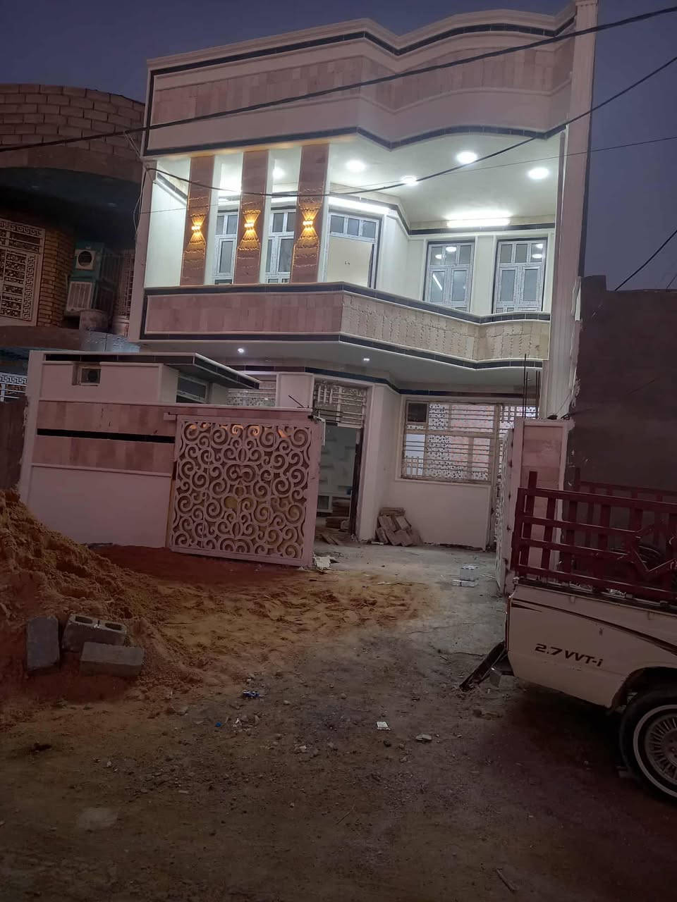 السلام عليكم دار للبيع في ابو غريب المنسيةمربع ال4000
مساحة الدار 150 م  طابقين يتكون ومن صالة ومطبخ وهول وصحيات 3غرف نوم بي وبقية الخدمات البيت فارغ وجاهز للسكن 

السعر مناسب 

للتفاصيل اكثر مراسلة الرقم ع الواتساب او خاص

‭0787 571 6753‬
