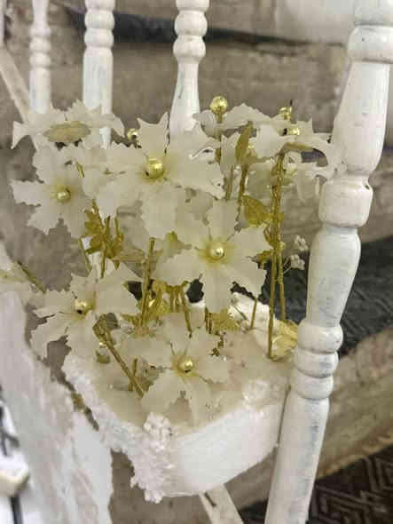 السلام عليكم عندي غراض البيت للبيع السعر على خاص عندي ورد  صناعي ***********
