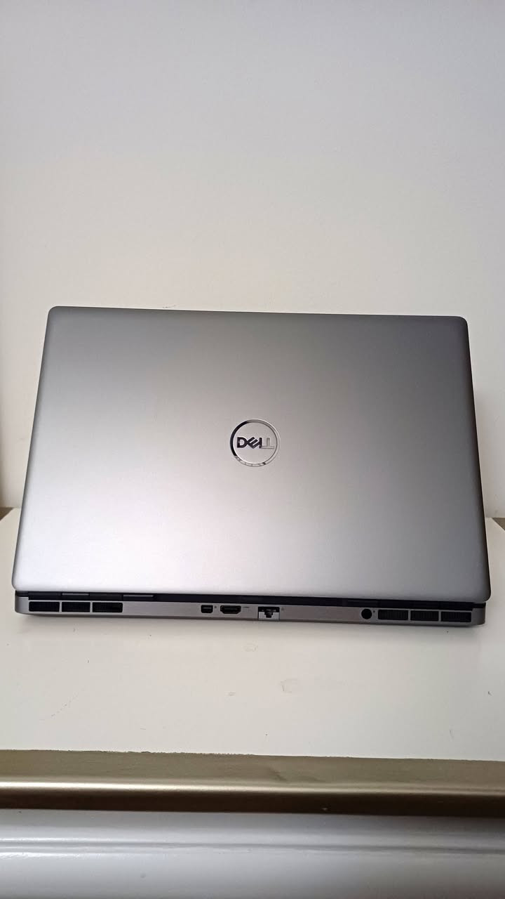 💻 Dell Precision 7560
🔥 محطة عمل احترافية مخصصة للتصميم، الهندسة، البرمجة، والمونتاج الثقيل

✔️ المعالج: Intel Core i7 الجيل الحادي عشر
✔️ حرف المعالج: H – أداء عالي للبرامج الثقيلة
✔️ الرام: 16GB DDR4
✔️ التخزين: 512GB SSD سريع
✔️ كارت الشاشة الداخلي: Intel Graphics 8GB Shared
✔️ كارت الشاشة الخارجي: NVIDIA RTX A2000 4GB احترافي
✔️ الشاشة: 15.6 إنج FHD

🔹 الحالة: وارد اوربي غير مستعمل بالعراق (كالجديد) نظافة 95% فما فوق 
🔹 البطارية: (ضمان ساعه فما فوق)

🔷️ السعر الكلي : 775.000 الف دينار 
(شامل التوصيل مجاني مع هدايا حقيبة وماوس )

■ ضمان(١) فحص وتشغيل امام المندوب 
■ ضمان(٢) استخدام اسبوعين اي خلل مصنعي يتم الاستبدال بنفس الموديل


**إذا كنت صاحب هذا الإعلان وتريد حذفه لأي سبب، رجاءا أرسل رسالة إلى الدعم الفني**