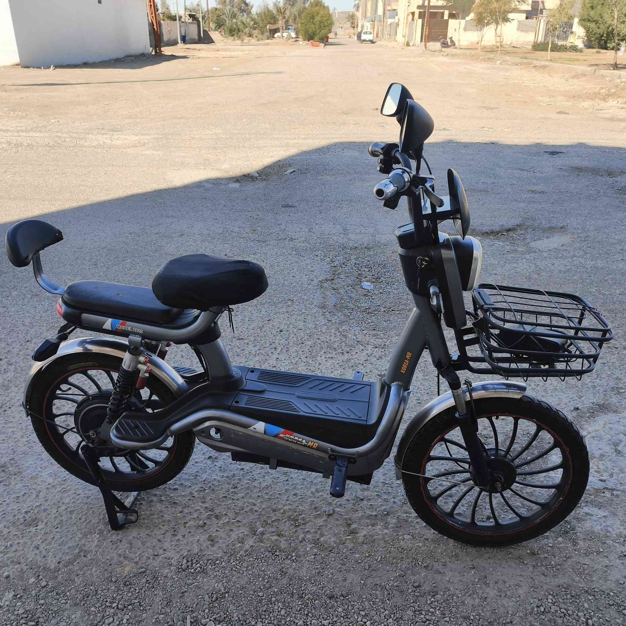 سلام عليكم شباب البيع موطور شحن بعده نضيف 4بطاريات فول شرط فحص موطور كامل الون مميز سعر 250 مكان الرمادي التاميم الاتصال على رقم الهاتف ***********
