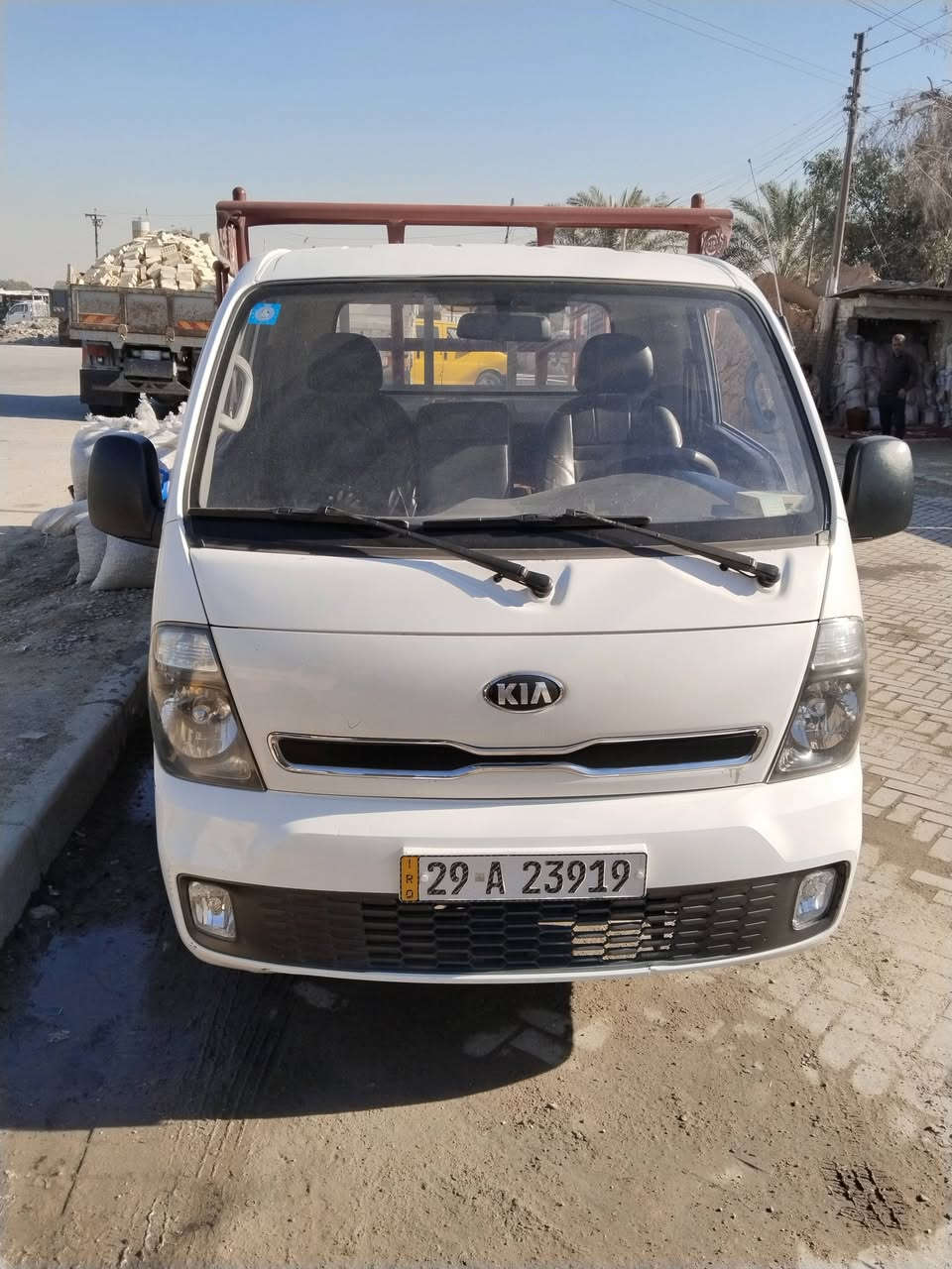 السلام عليكم ٢٠١٤ رقم انكليزي جديد واسط السيارة باسمي مكفولة كفالة عامة لا ضربة ولا صبغ ولا خياس كهربائيات كلها شغالة تبريد شغال صدر جديد مكينة كير اكسل مكفولات السيارة جديدة شاشة وكامرة مكان السيارة بغداد السعر ١١٥  وبيها مجال الرقم ***********
