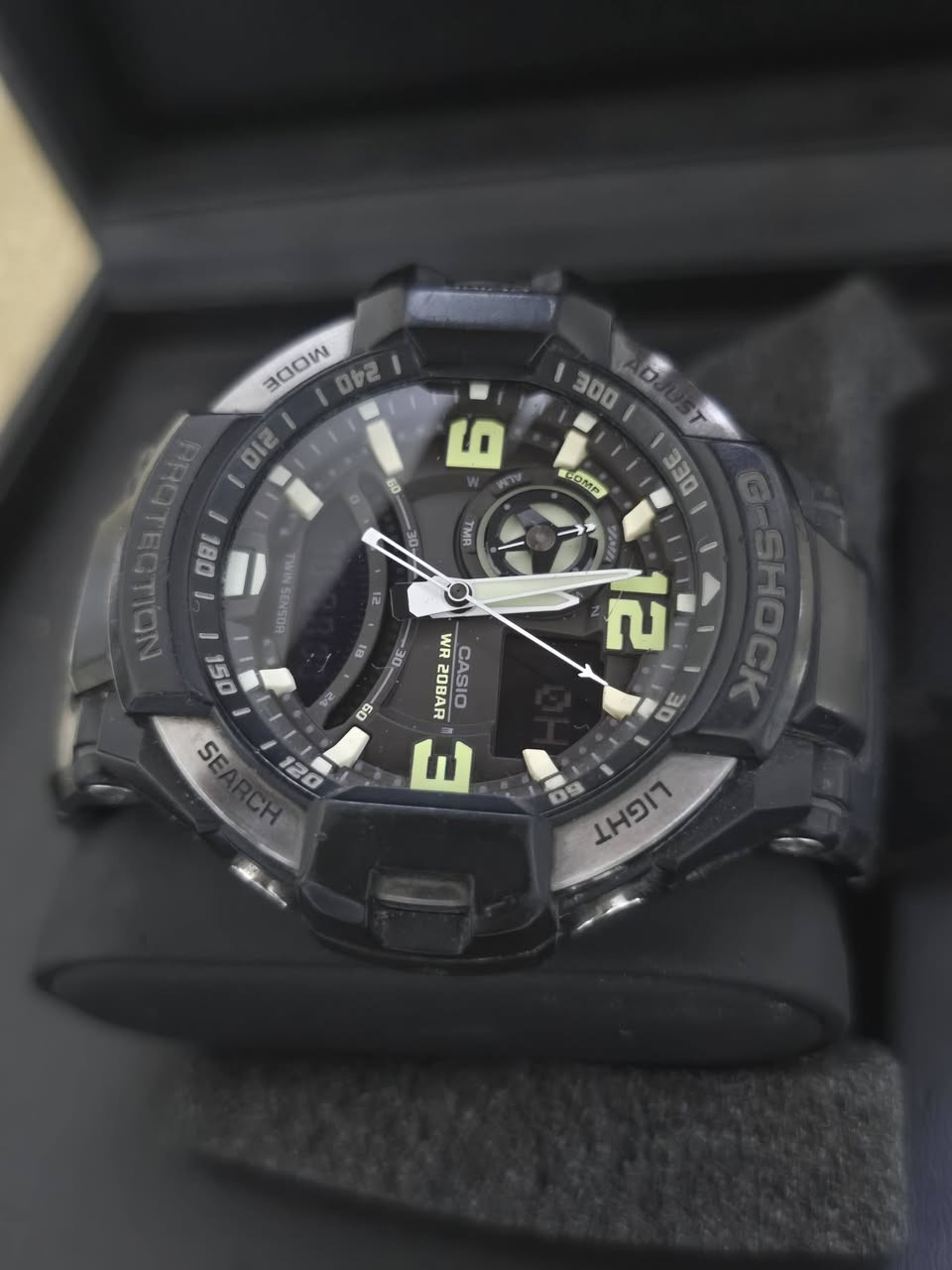 ساعة كاسيو جي-شوك ​​جرافيتي ماستر GA-1000-1BDR جي 
مستشعر مزدوج 
ياباني اصلي مواصفات عديده 
بوصله حراره  
اناره شمعه
اميال وارقام فسفوري 
سير اصلي

١٥٠ دولار 
المكان أربيل يوجد توصيل 

واتساب  ***********
