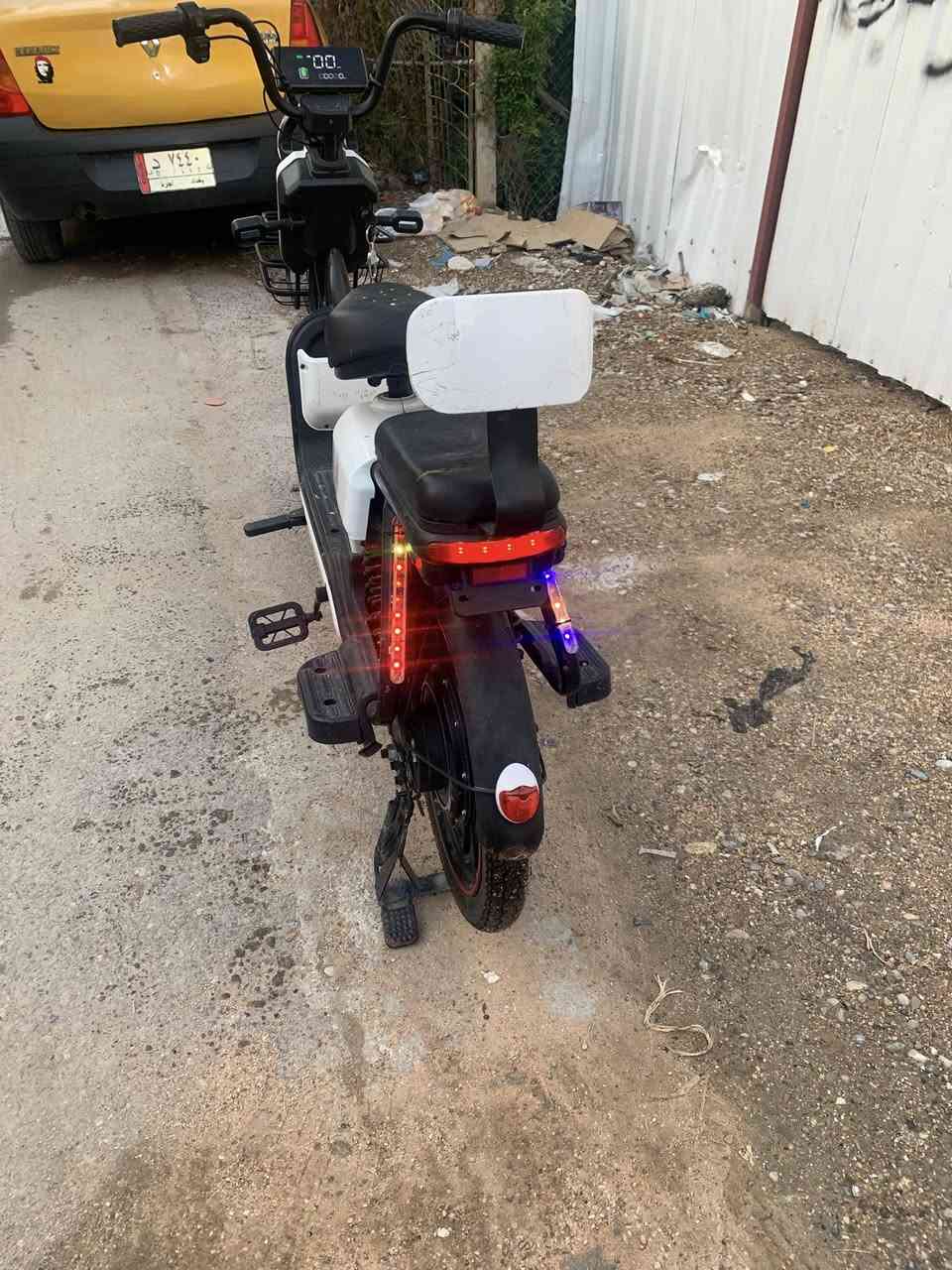 السلام عليكم دراجه شحن للبيع R9 بطاريات 5 دراجه جانت كلشي مابيها بس على غفله كامت متمشي وديتها بالمنطقه واحد يكولي عقل واحد يكلي ملف واحد ضل صافن معرف شبيها كهربائيات هورن اشاير كله شغاله لايت الي تعجبه واله واهس ياخذها للصدريه يجوز عطلها بسيط ابيع هل موجود ب 250 مكاني بغداد لكريعات ***********
