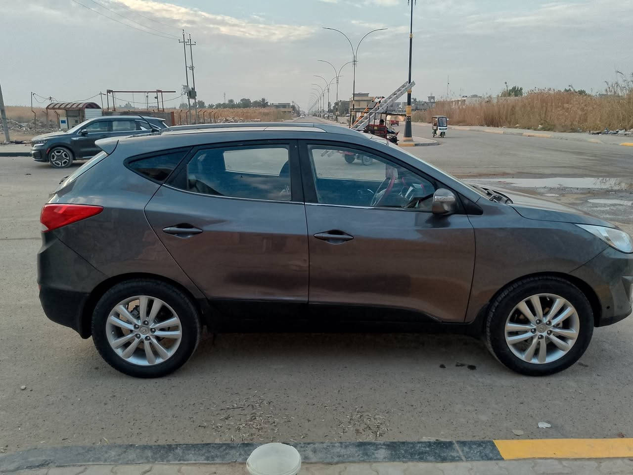 السلام عليكم للبيع توسان ٢٠١٠خليجي فول مواصفات ماعده البصمه تبريد شغال حداديه جديده تخم تاير جديد رقم بغداد   انكليزي السعر عند التصال والصونار موجود ويه الصور بنيد صبغ وجاملغ مفتوح ***********
